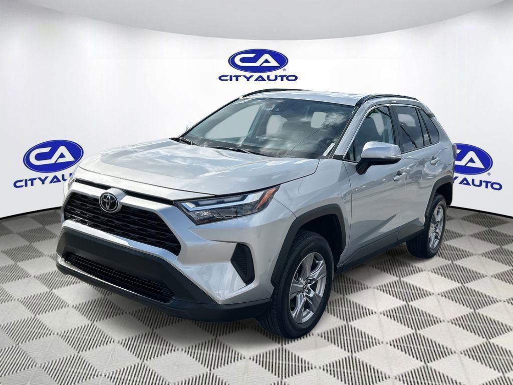 Used 2024 Toyota RAV4 XLE image 2