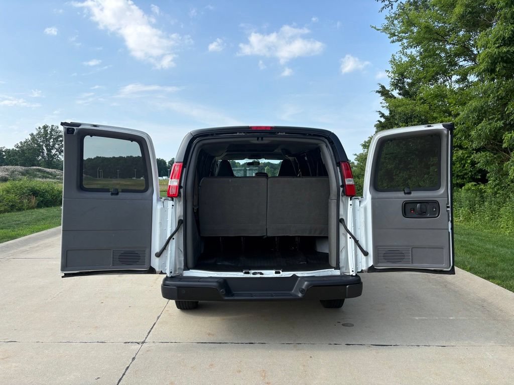 Used 2023 Chevrolet Express 3500 LS RWD image 5