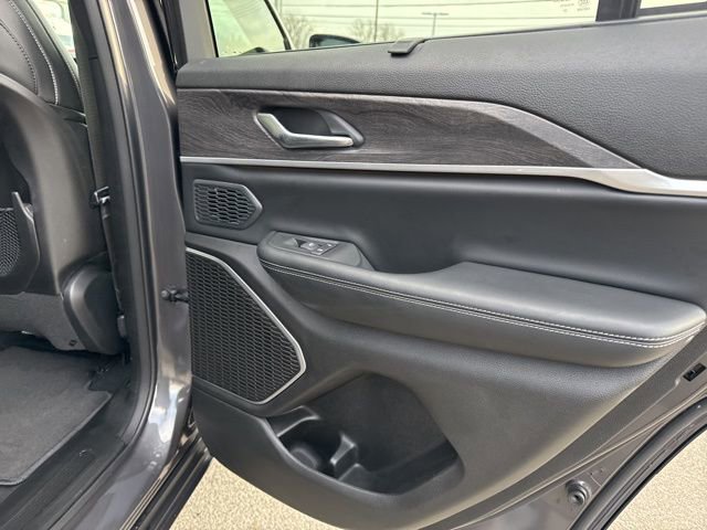 Used 2024 Jeep Grand Cherokee Limited w/ Luxury Tech Group II image 15