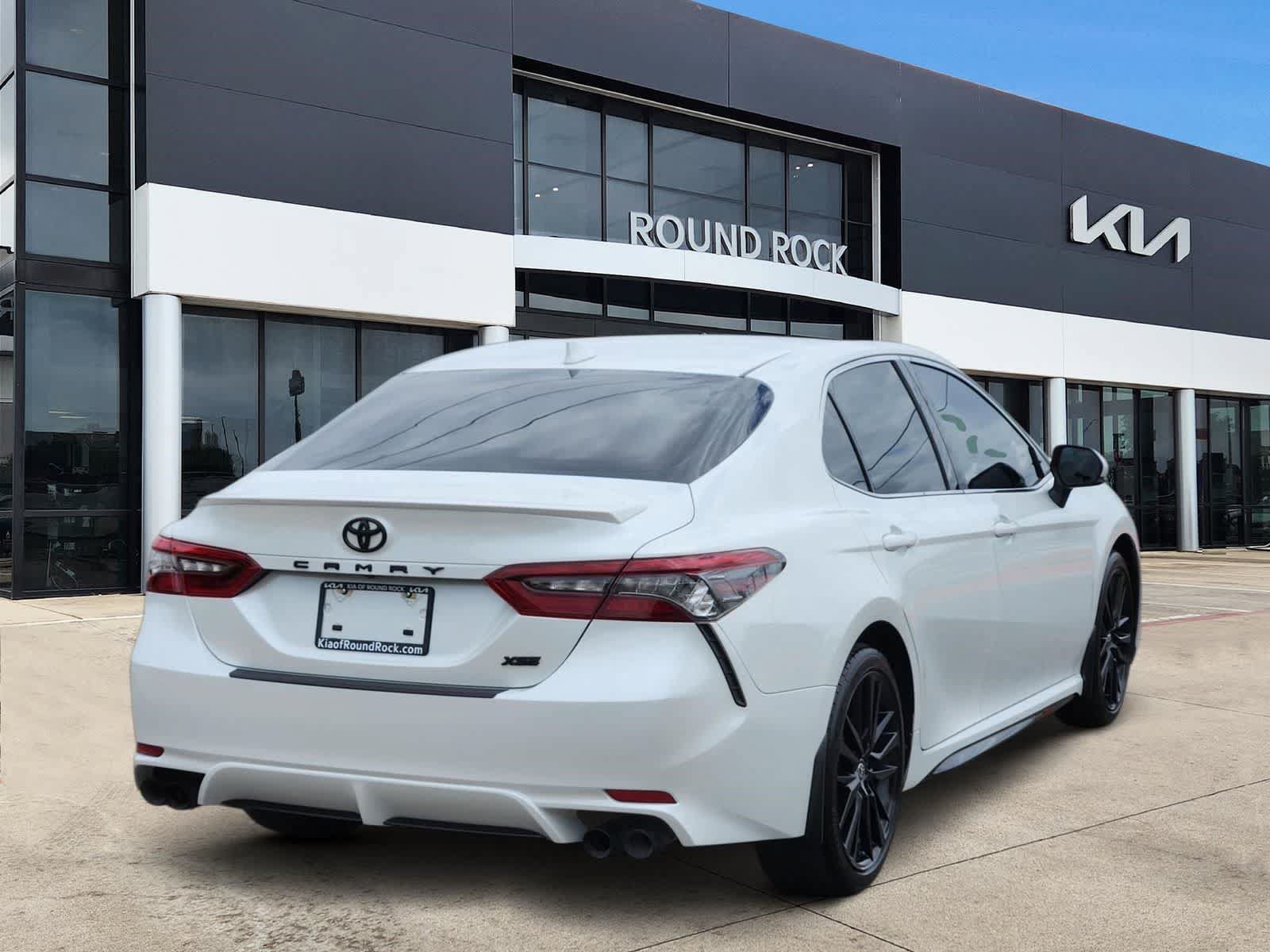 Used 2022 Toyota Camry XSE FWD image 6