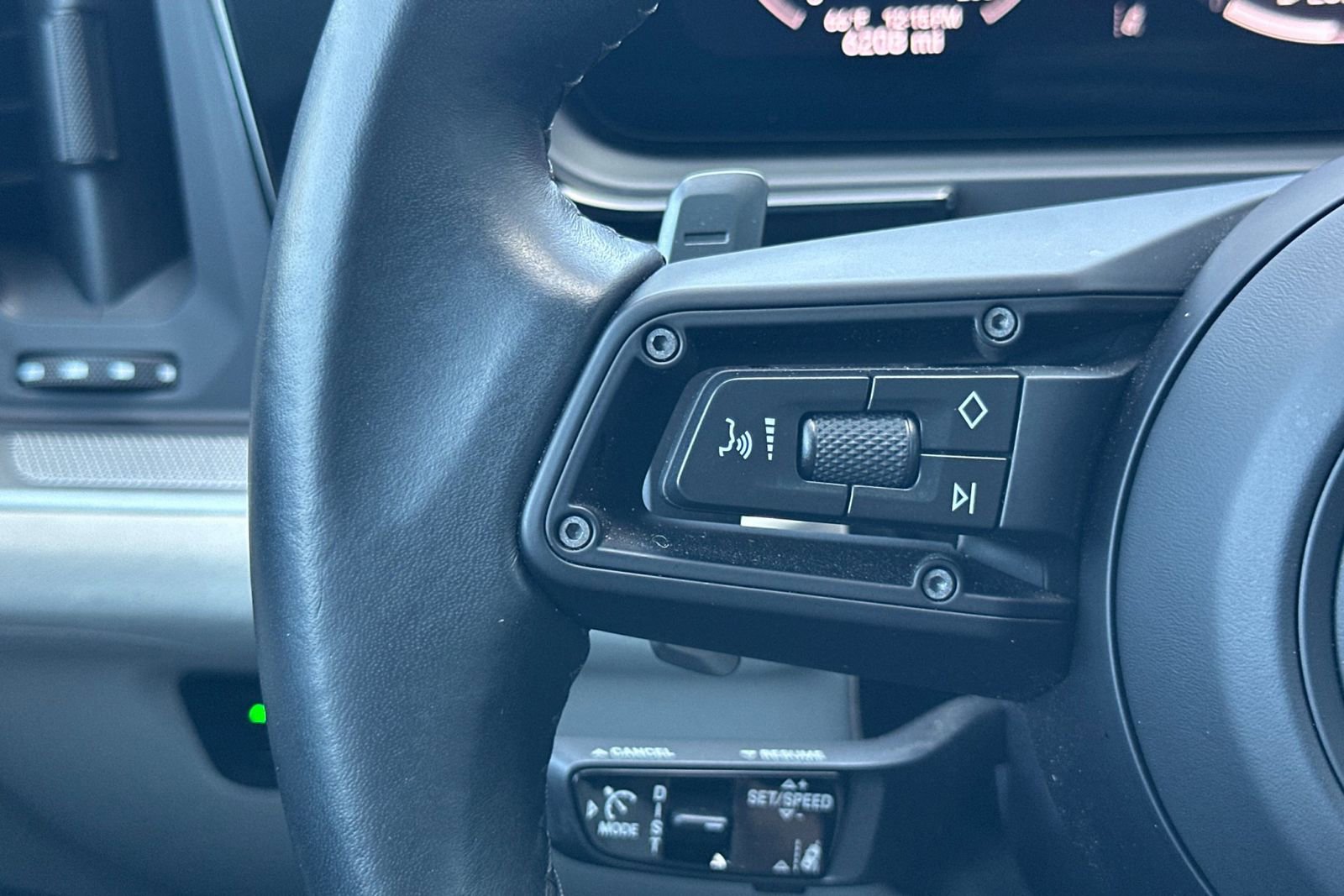 Used 2025 Porsche Cayenne S image 30