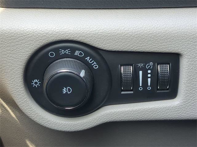 Certified 2024 Chrysler Pacifica Limited image 31