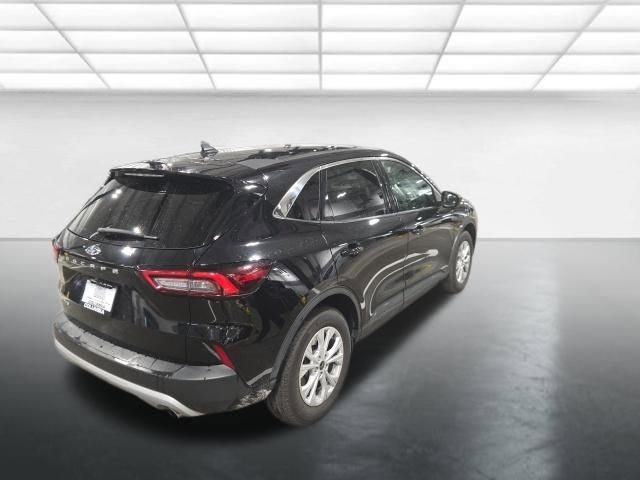 Used 2024 Ford Escape Active w/ Cold Weather Package image 4