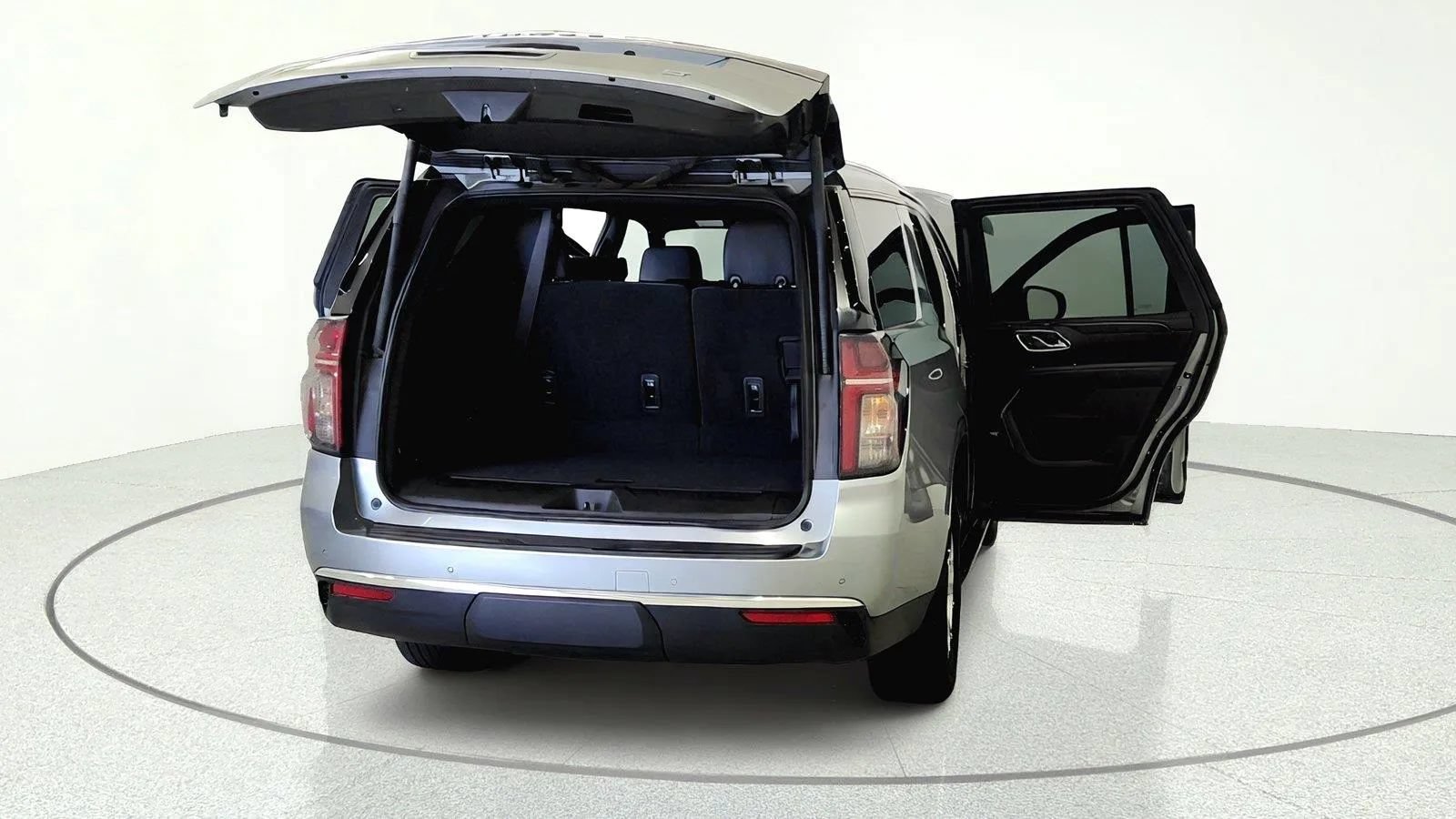 Used 2023 Chevrolet Tahoe LT AWD/4WD image 11