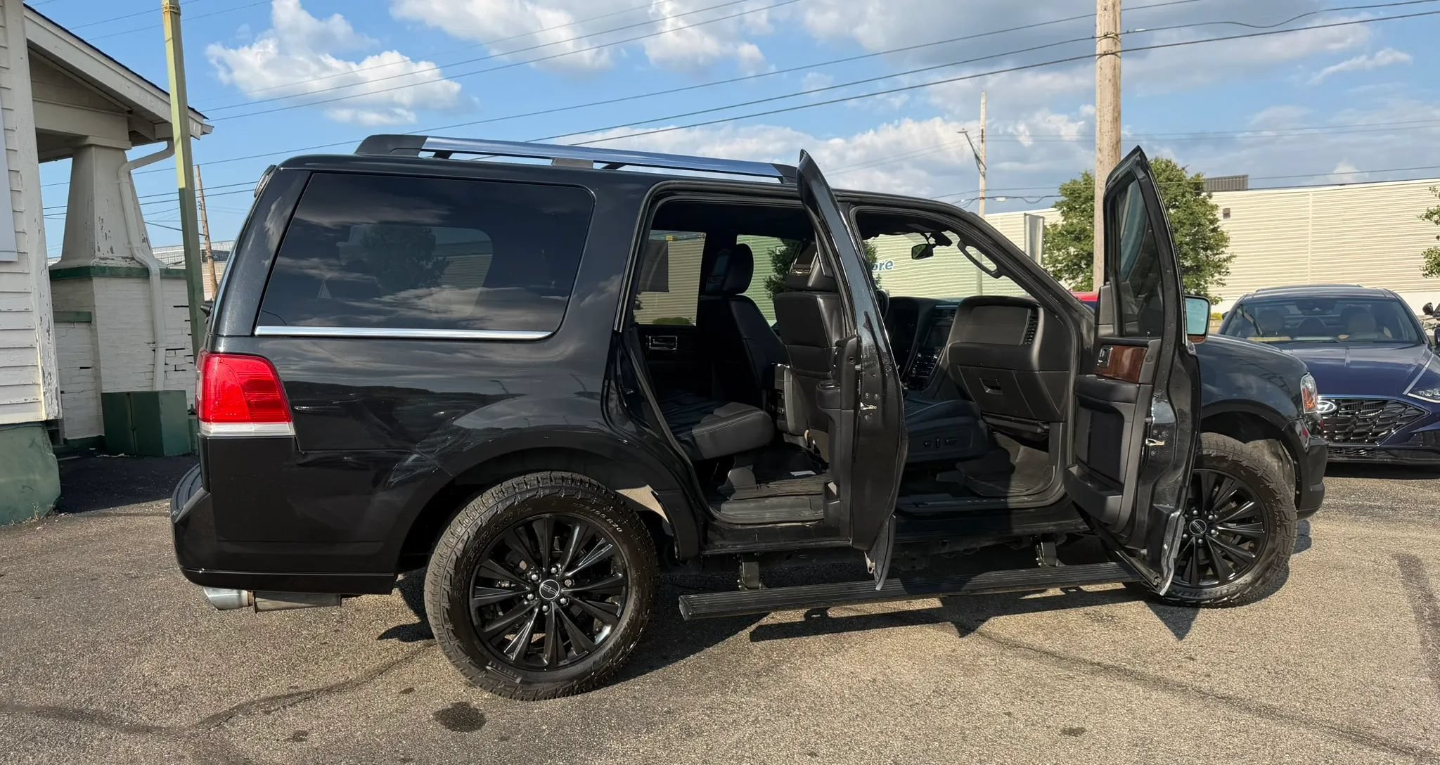Used 2015 Lincoln Navigator 4WD image 24