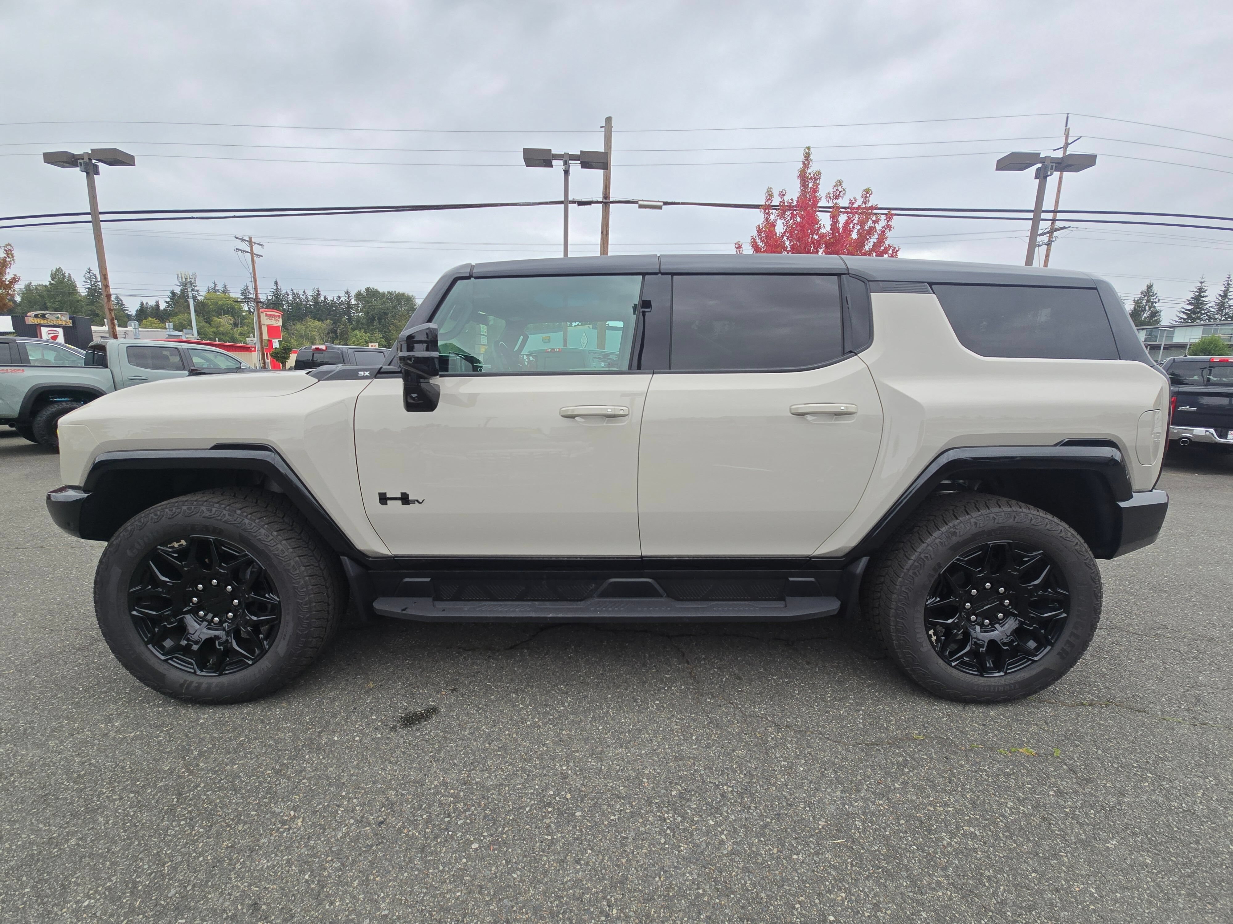 New 2026 GMC Hummer EV SUV w/ LPO, Dark Essentials Package AWD/4WD image 4