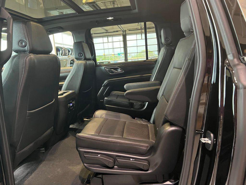 Used 2023 Chevrolet Suburban High Country AWD/4WD image 19
