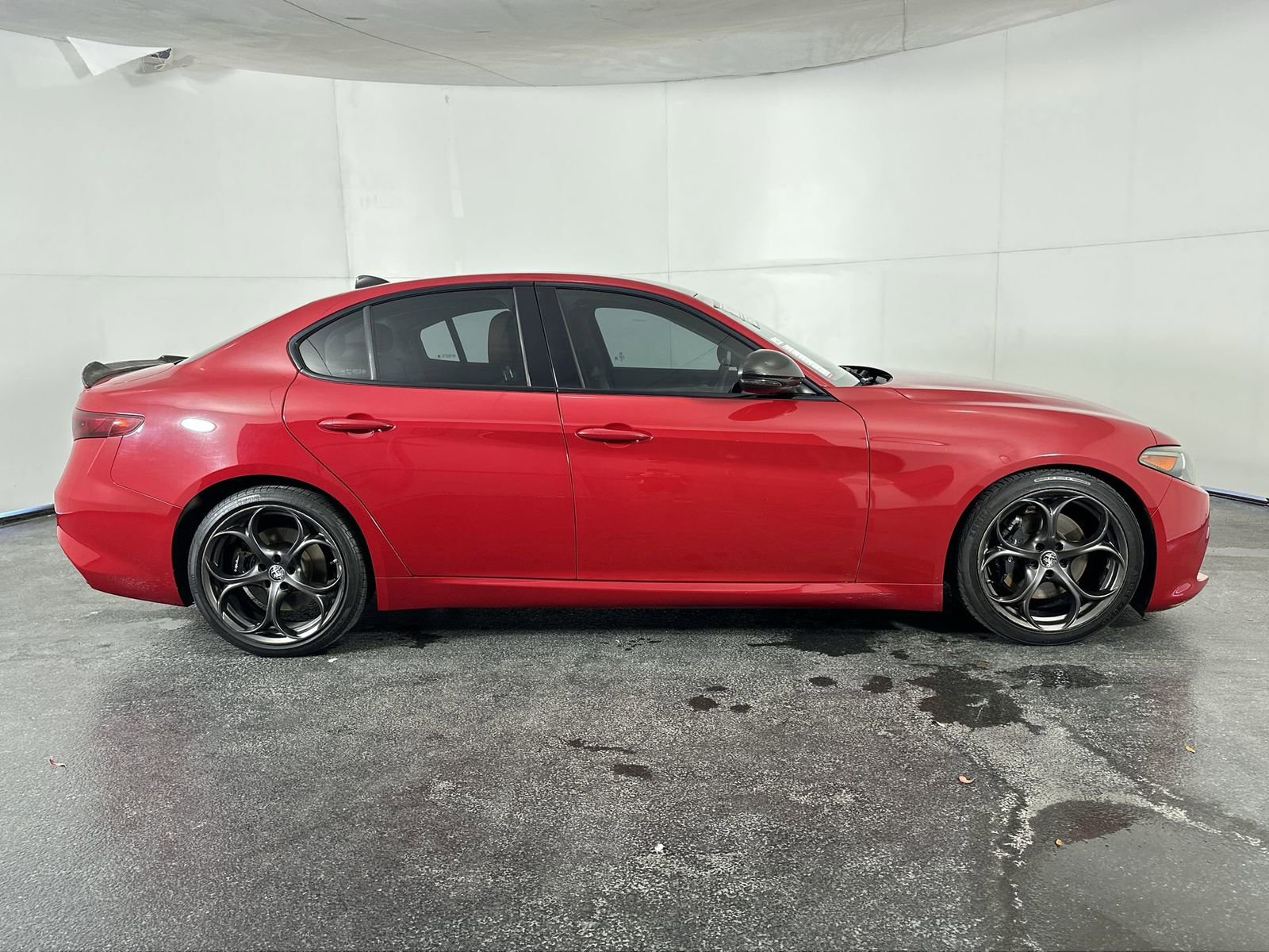 Used 2019 Alfa Romeo Giulia Ti Sport w/ Quick Order Package 22U Sport RWD image 9