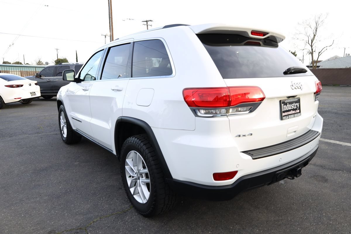 Used 2017 Jeep Grand Cherokee Laredo w/ Quick Order Package 23E AWD/4WD image 6