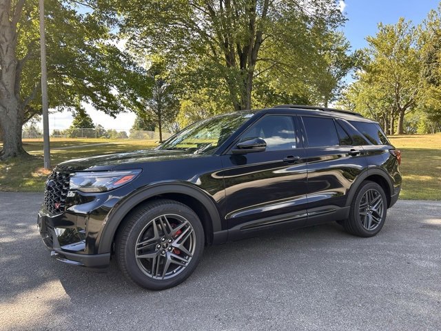 New 2025 Ford Explorer ST image 1