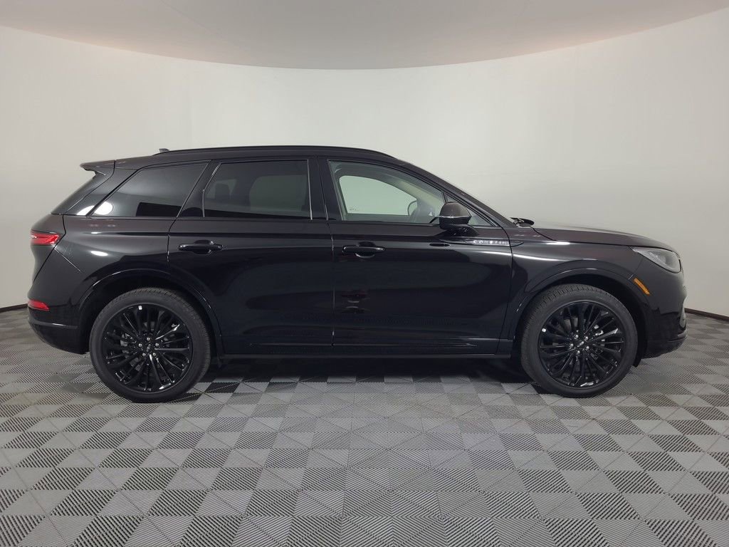 Used 2025 Lincoln Corsair AWD w/ Equipment Group 101A image 2