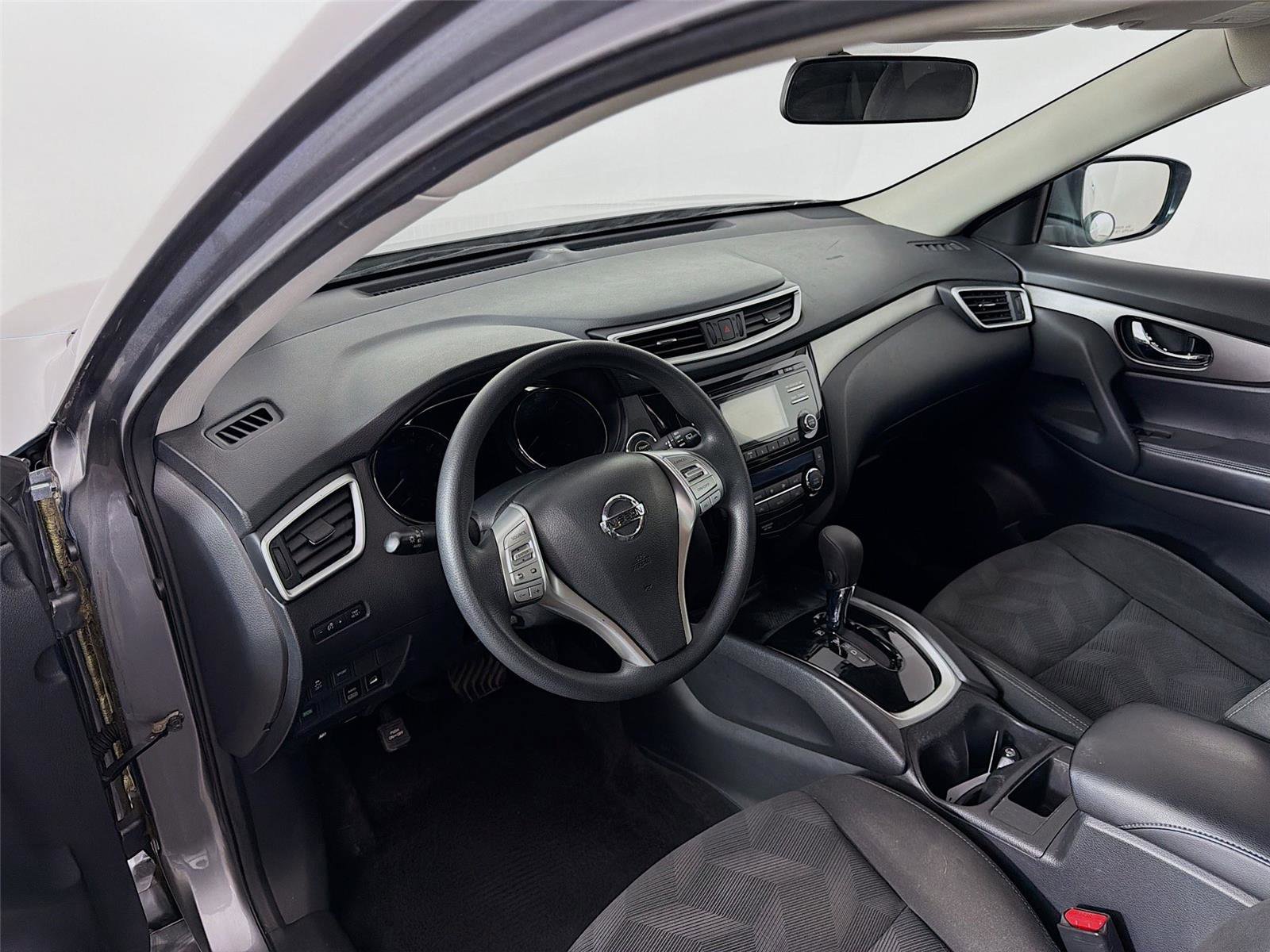 Used 2016 Nissan Rogue SV AWD/4WD image 9