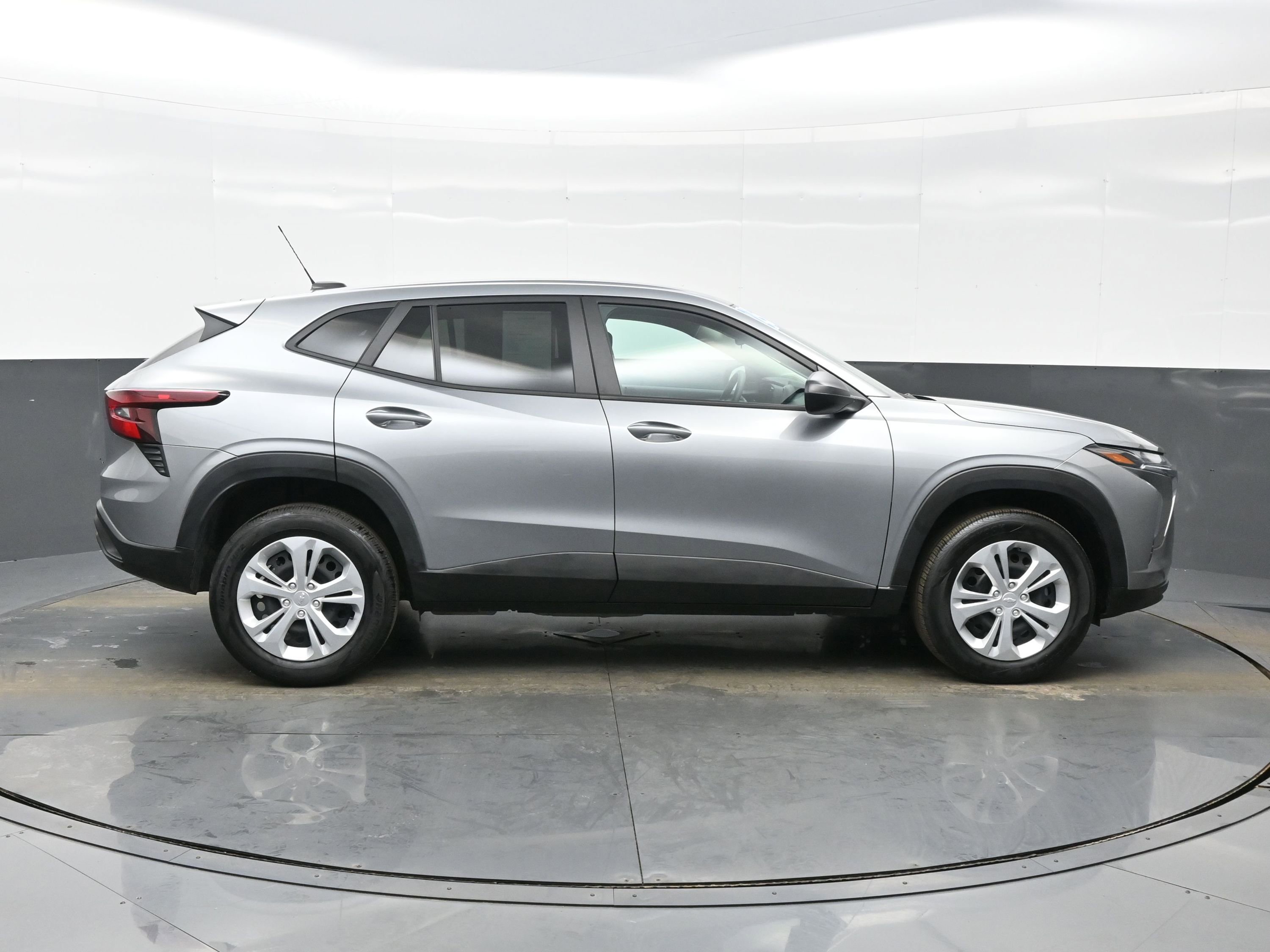 Used 2025 Chevrolet Trax LS w/ Driver Confidence Package image 7