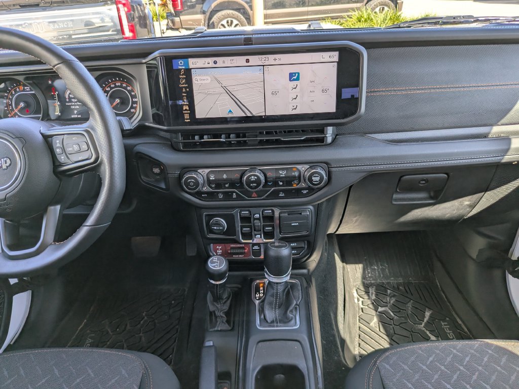 Used 2024 Jeep Gladiator Mojave w/ Technology Group AWD/4WD image 18