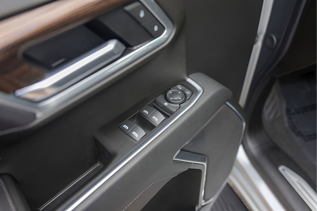 Used 2025 Chevrolet Silverado 1500 LT RWD image 11