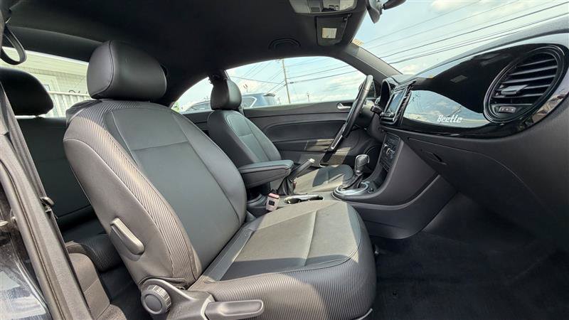 Used 2018 Volkswagen Beetle 2.0T FWD image 35