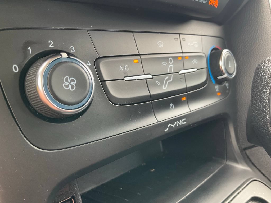 Certified 2017 Ford Focus SE FWD image 12