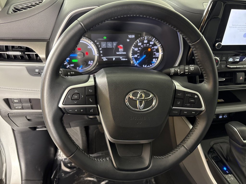 Used 2023 Toyota Highlander XLE image 19
