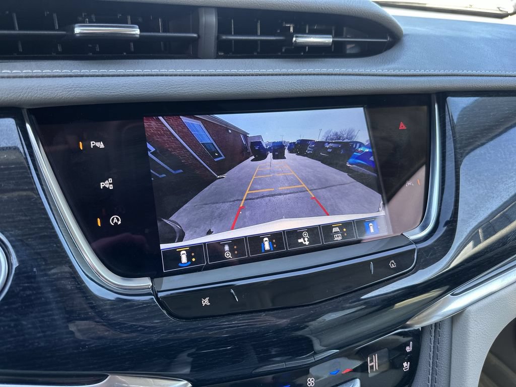 Used 2024 Cadillac XT6 Premium Luxury w/ Technology Package AWD/4WD image 17