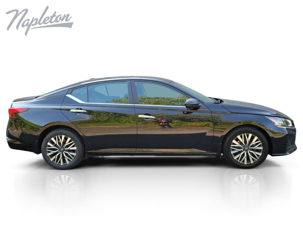 Used 2024 Nissan Altima 2.5 SV FWD image 7