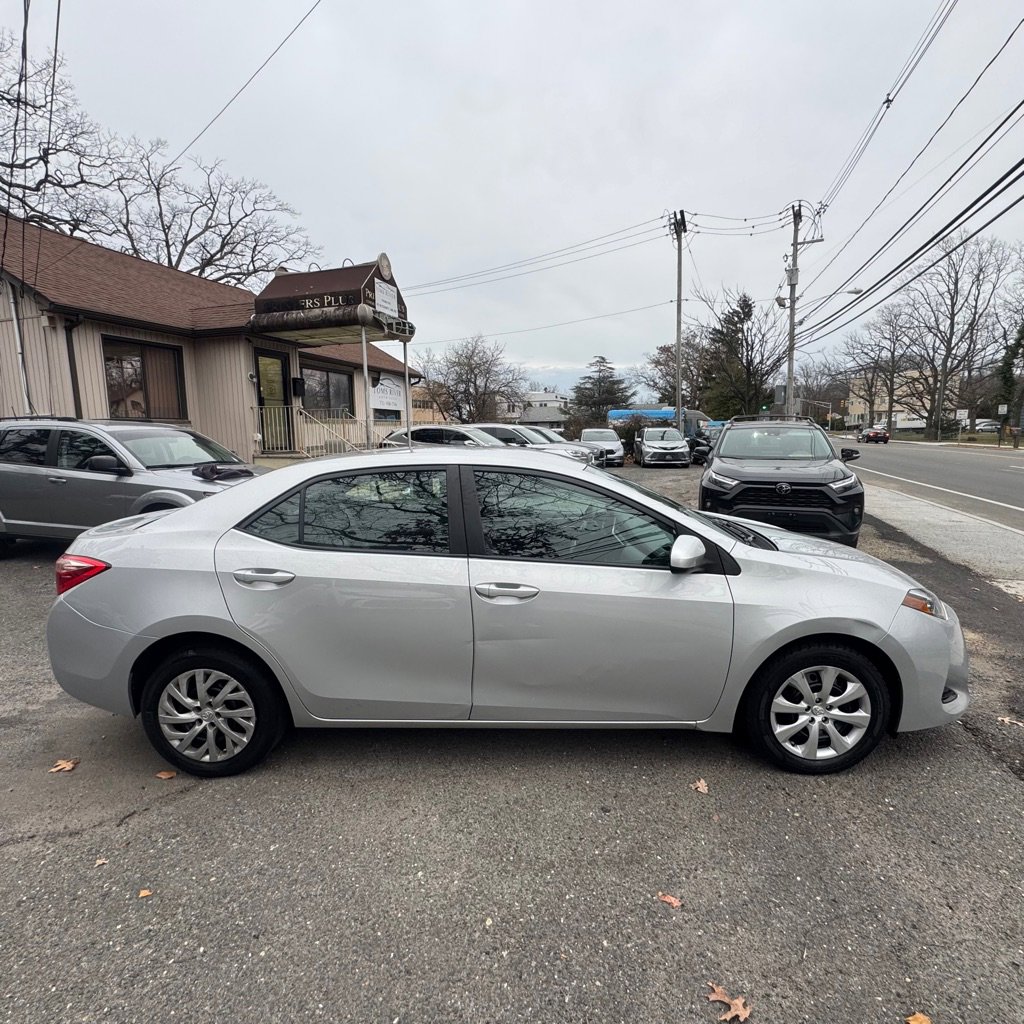 Used 2018 Toyota Corolla LE image 14