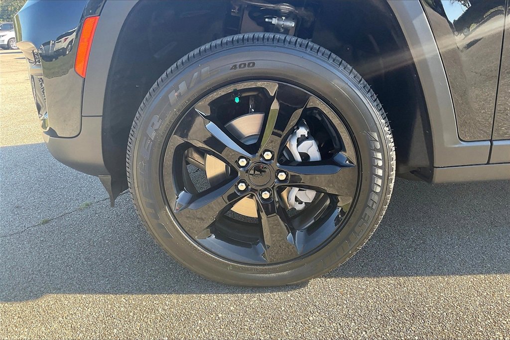 New 2025 Jeep Grand Cherokee Altitude image 12