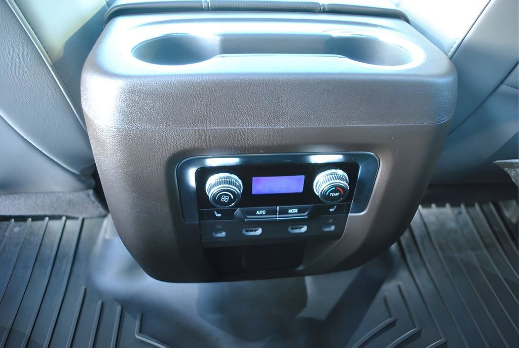 Used 2022 GMC Yukon SLT w/ SLT Premium Package image 13