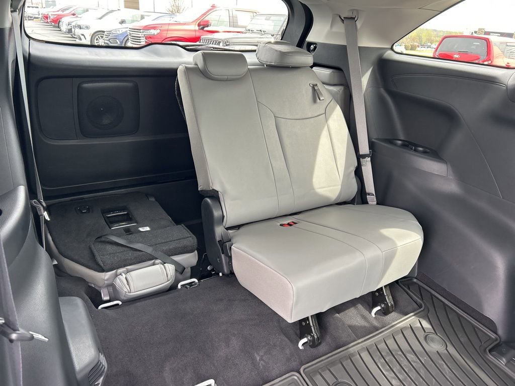 Used 2025 Toyota Sienna XLE image 20