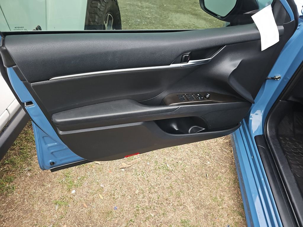 Used 2023 Toyota Camry SE w/ Convenience Package image 10