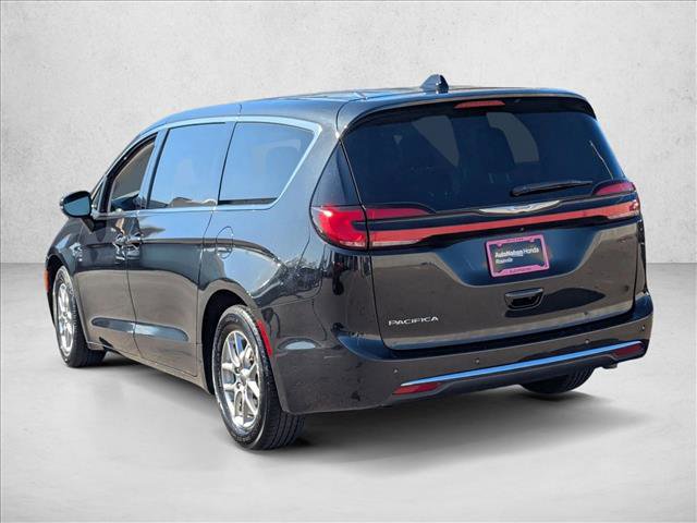 Used 2023 Chrysler Pacifica Touring-L image 8