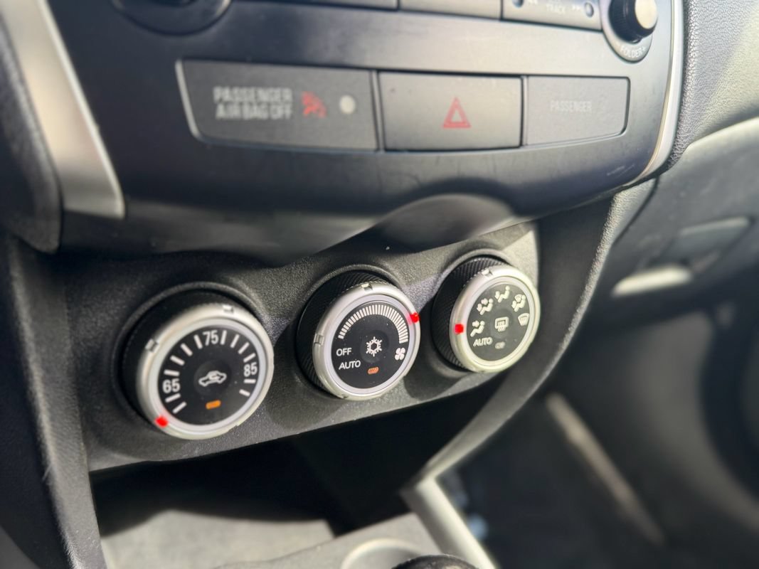 Used 2011 Mitsubishi Outlander Sport SE AWD/4WD image 18