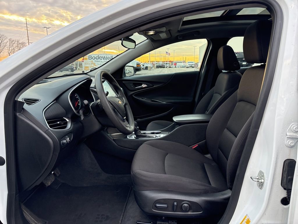 Used 2024 Chevrolet Malibu LT image 24