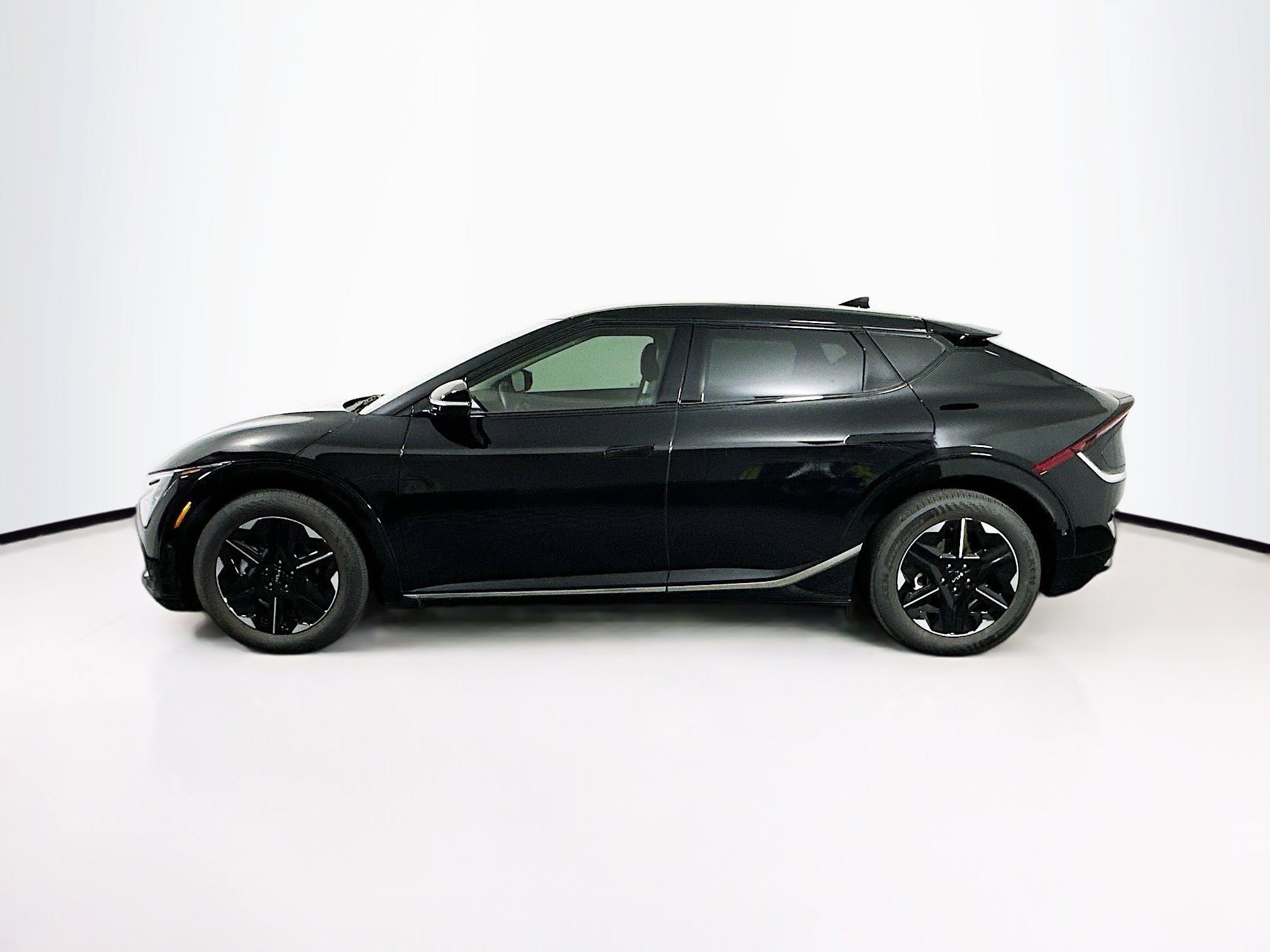 Used 2025 Kia EV6 Wind RWD image 4