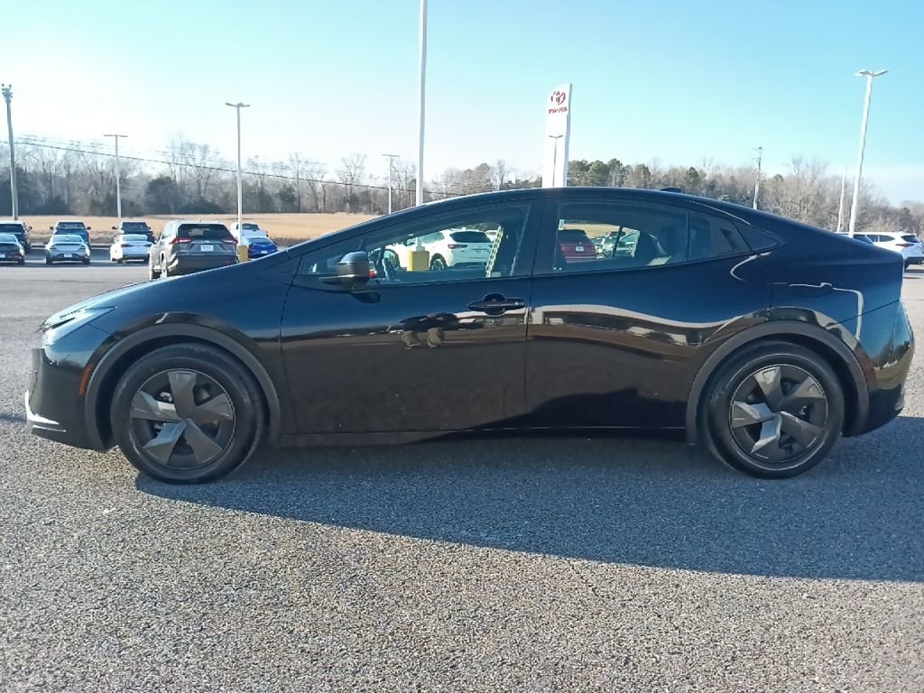 Used 2024 Toyota Prius LE image 6