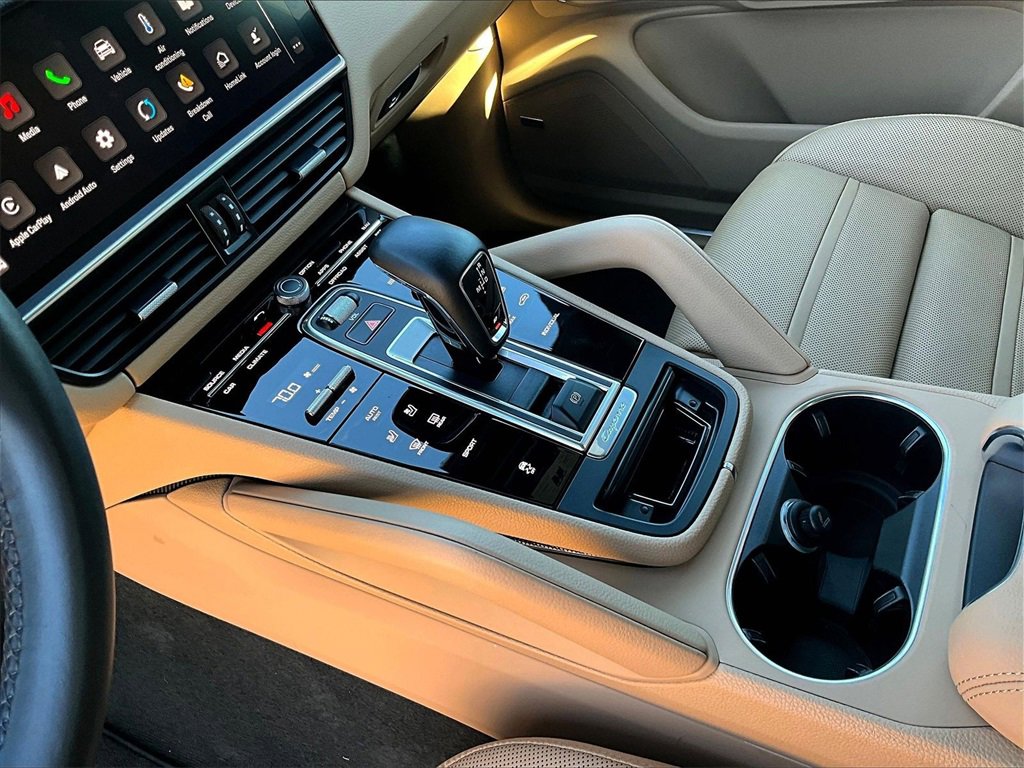 Used 2023 Porsche Cayenne Platinum Edition image 17