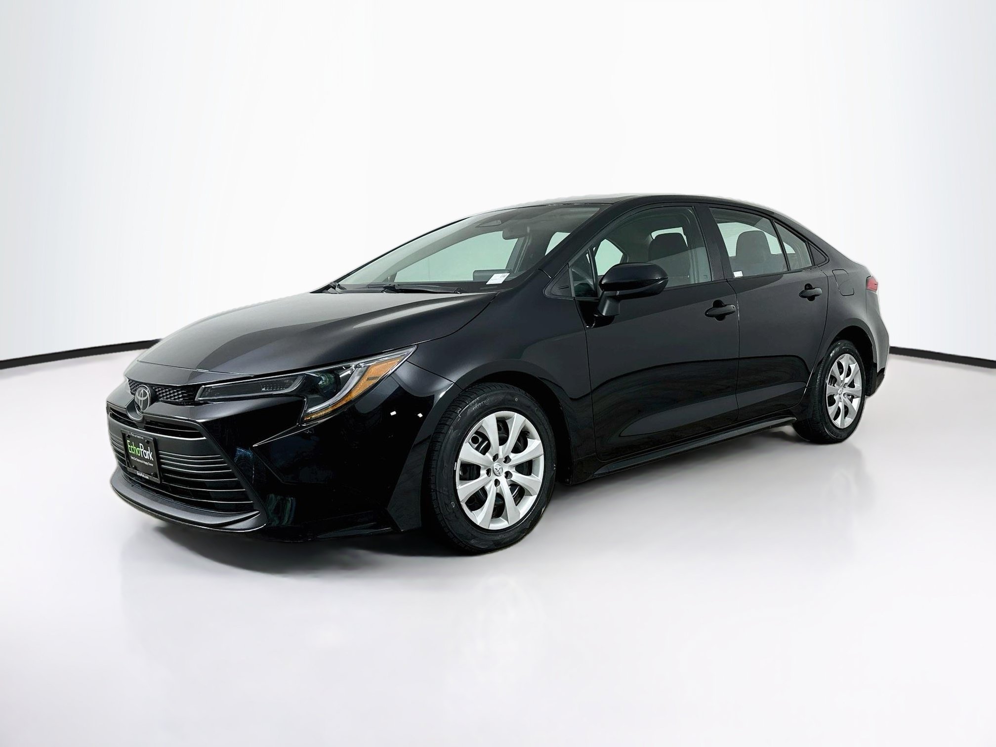 Used 2025 Toyota Corolla LE FWD image 3