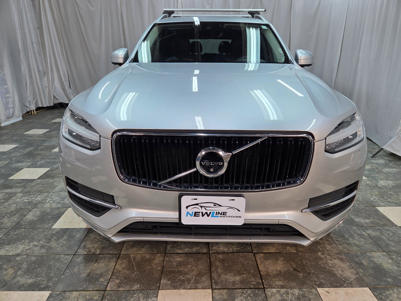 Used 2018 Volvo XC90 T6 Momentum w/ Convenience Package image 3