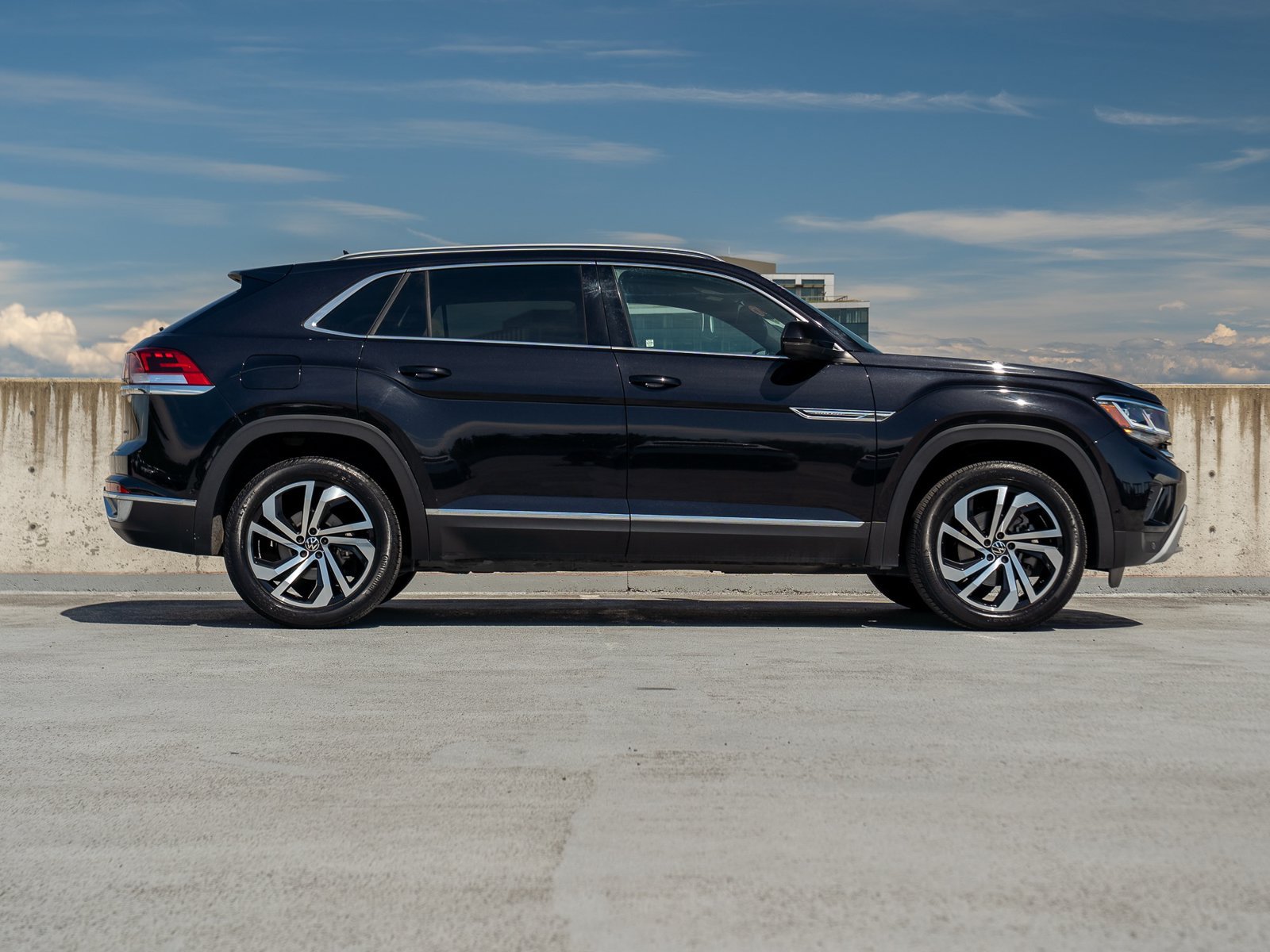 Used 2020 Volkswagen Atlas Cross Sport SEL Premium AWD/4WD image 6