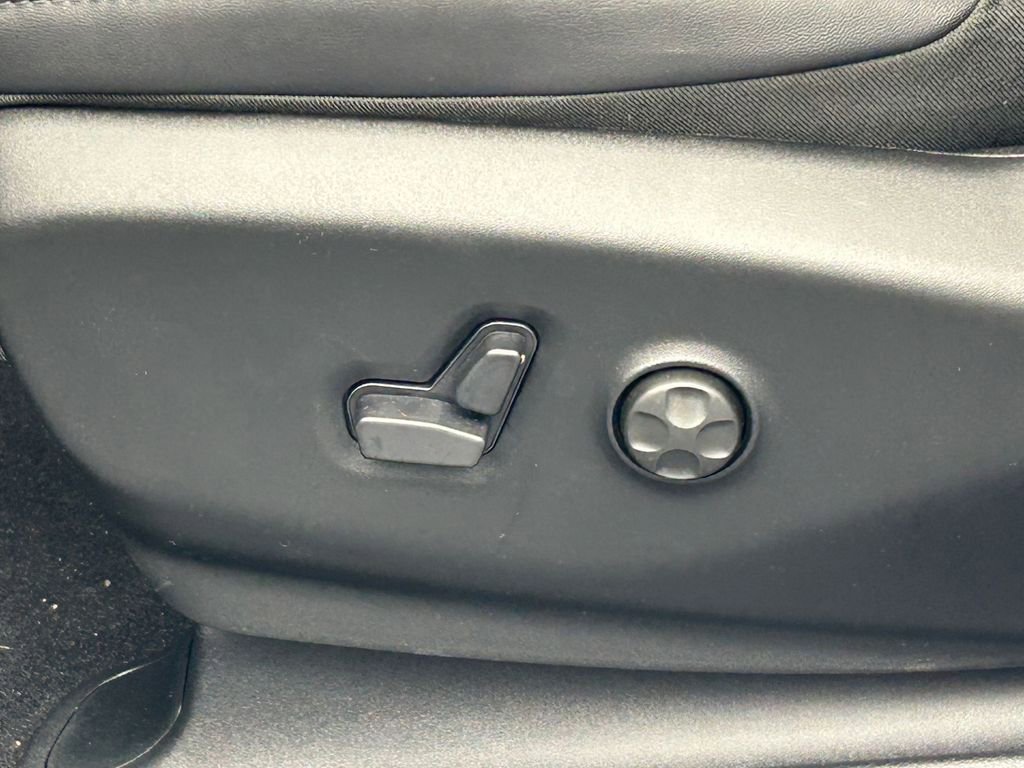 New 2026 Chrysler Voyager LX image 14