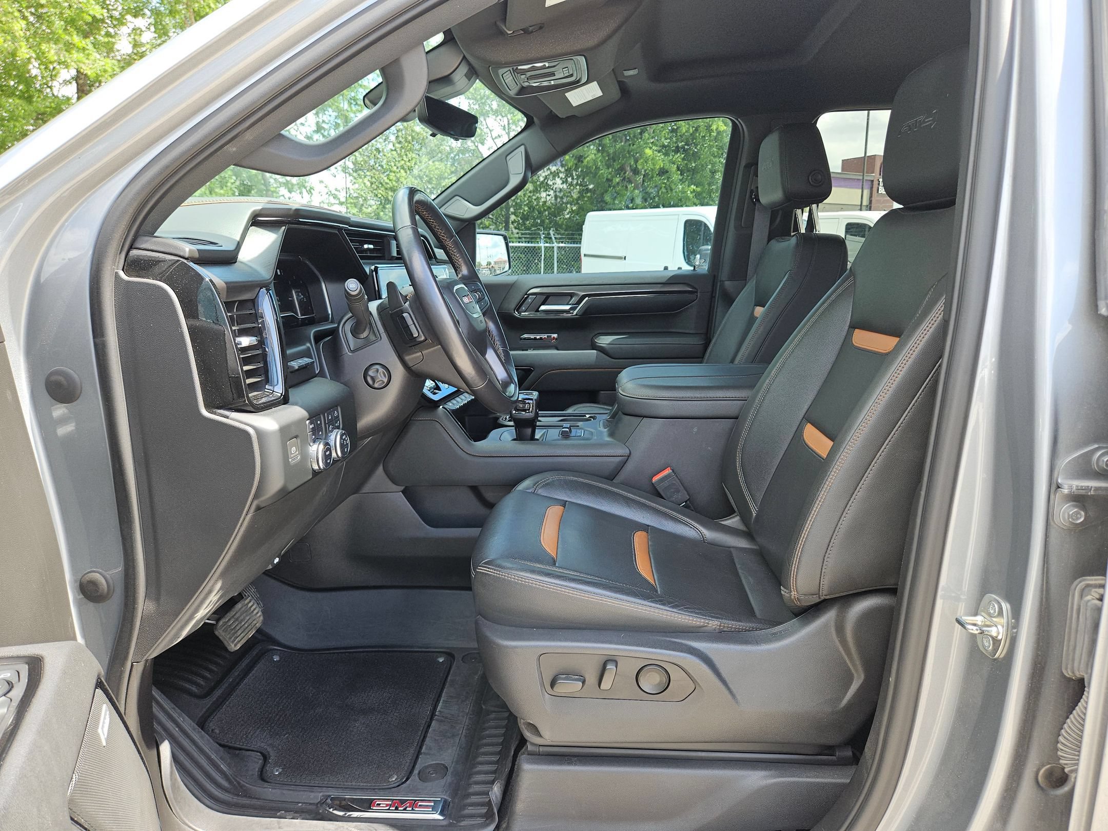Used 2023 GMC Sierra 1500 AT4 w/ AT4 Premium Package AWD/4WD image 9