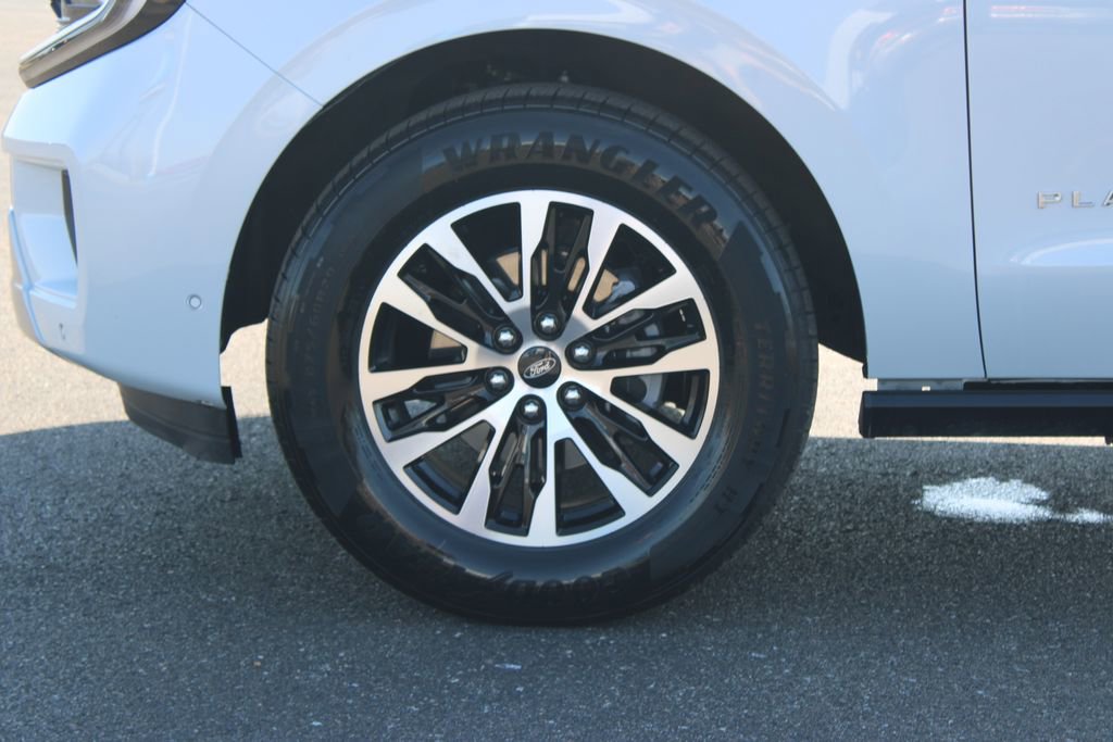 Used 2025 Ford Expedition Platinum image 21
