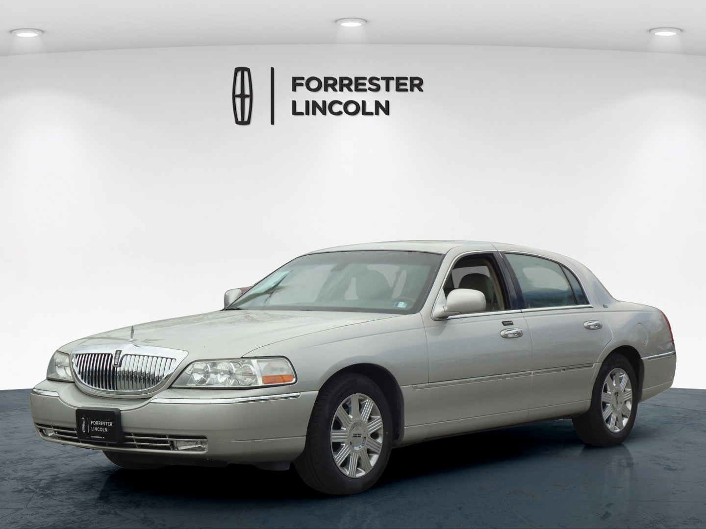 Used 2003 Lincoln Town Car Cartier RWD image 7