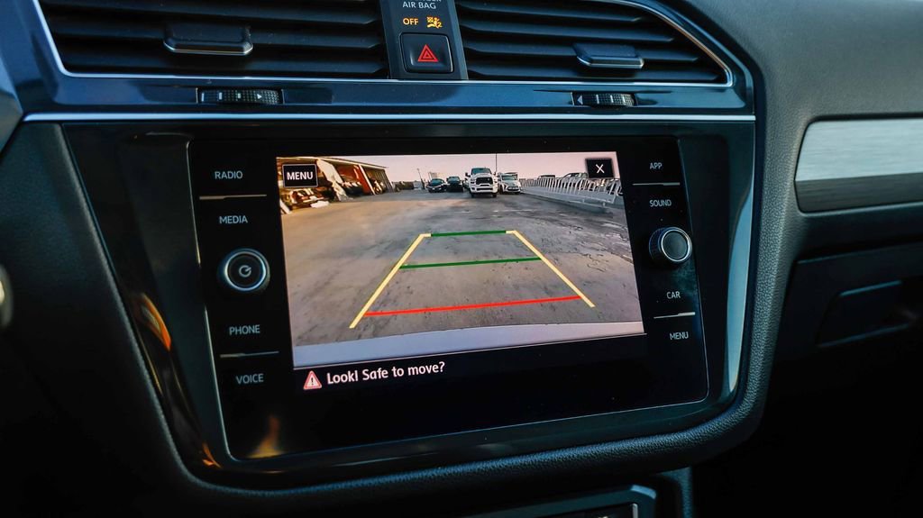 Used 2020 Volkswagen Tiguan SE w/ Panoramic Sunroof Package AWD/4WD image 29