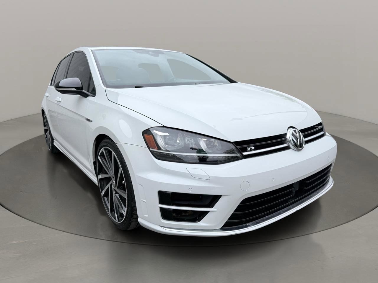 Used 2017 Volkswagen Golf R 4-Door AWD/4WD image 9
