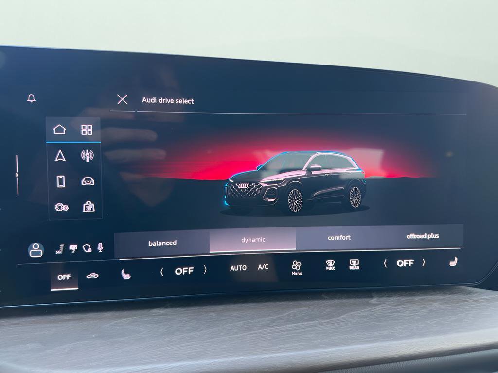 Used 2025 Audi Q5 Premium w/ Convenience Package image 41