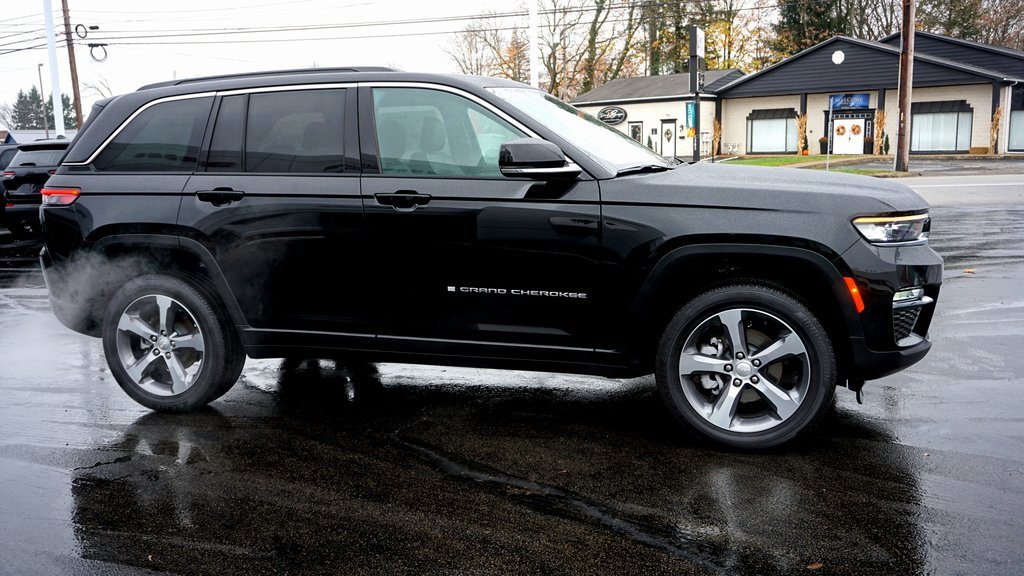 New 2025 Jeep Grand Cherokee Limited image 4