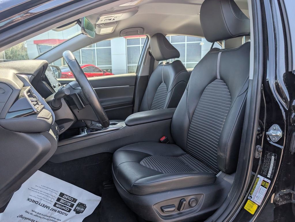 Used 2023 Toyota Camry SE image 11