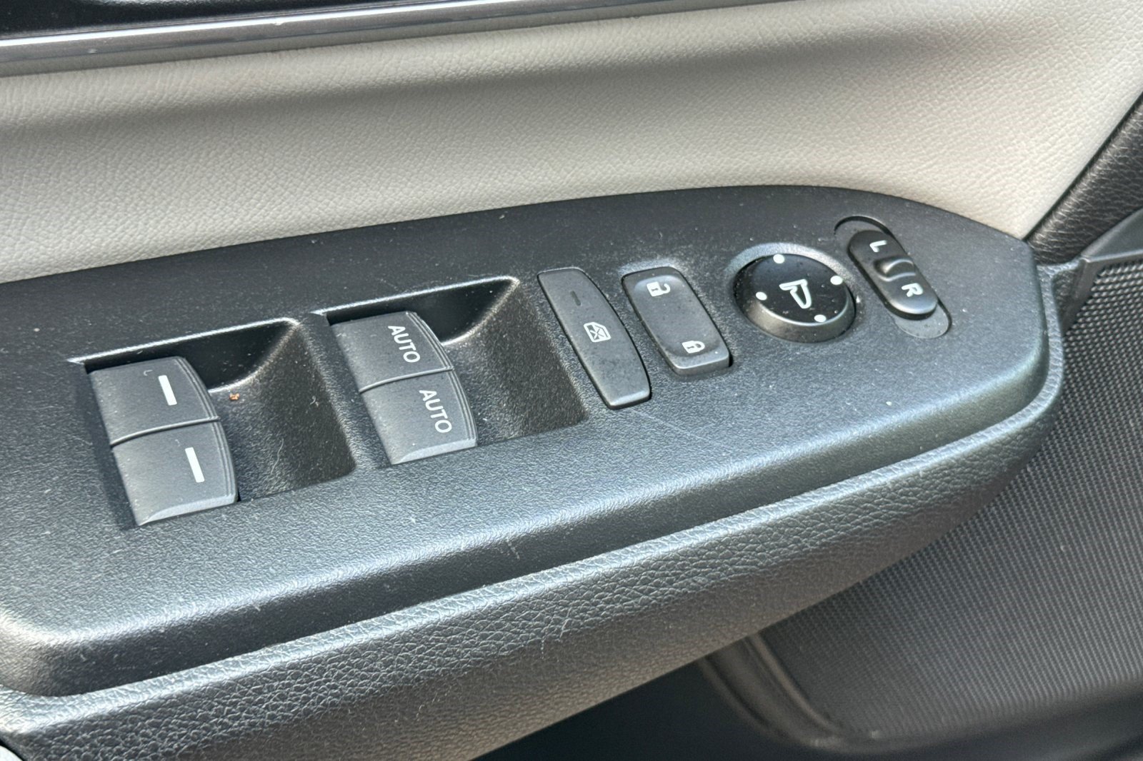 Used 2017 Honda CR-V Touring image 14
