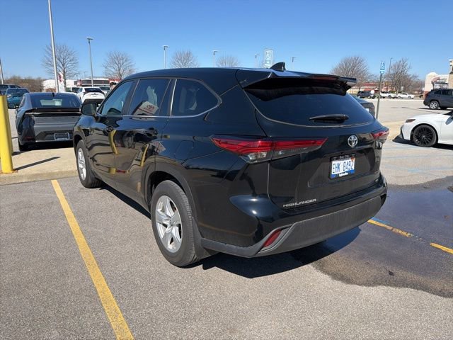 Used 2023 Toyota Highlander LE FWD image 6