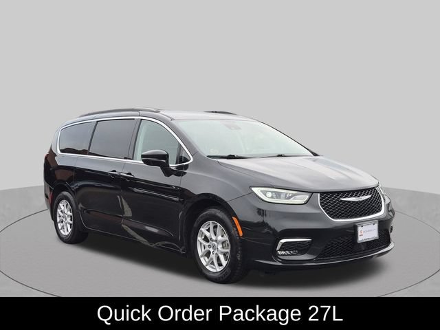 Used 2022 Chrysler Pacifica Touring-L FWD image 3